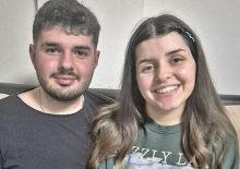 Yan yana g&ouml;m&uuml;ld&uuml;ler, g&ouml;zyaşları sel oldu!