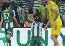 1. Lig'in yıldızı efsaneleri ge&ccedil;ti! Gol rekoru kırıp, takımına zaferi getirdi