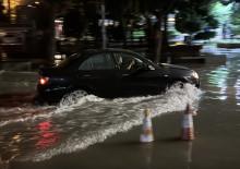 Adana'da sağanak; yollar g&ouml;le d&ouml;nd&uuml;