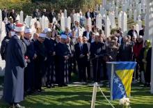 "Bilge Kral" Aliya İzzetbegovi&ccedil; kabri başında Kur&rsquo;an-ı Kerim ile anıldı