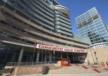CHP'de 2 b&uuml;y&uuml;kşehir meclis &uuml;yesi ve bir belediye başkanı ihra&ccedil; ediliyor