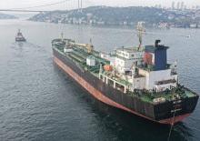 Dev tanker Boğaz&rsquo;dan ge&ccedil;ti! Gemi trafiği kapatıldı
