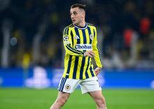 Kerem Akt&uuml;rkoğlu ıslıklandı! Verdiği karşılık g&uuml;ndem oldu