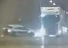 Bolu Dağı T&uuml;neli'nde tırın &ccedil;arptığı otomobil takla attı: 4 yaralı